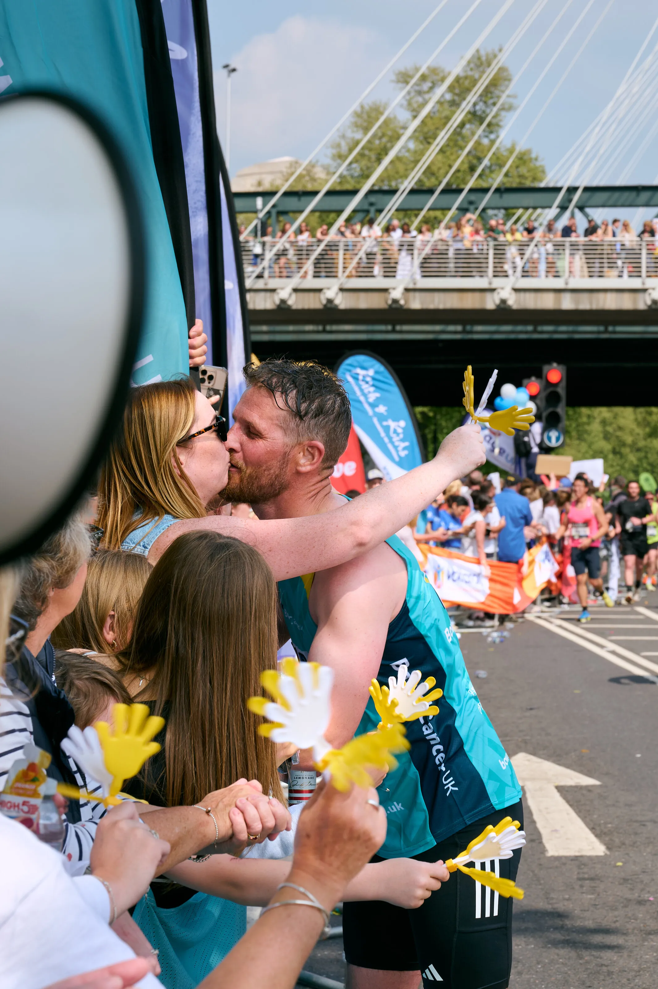 A kiss over the barrier